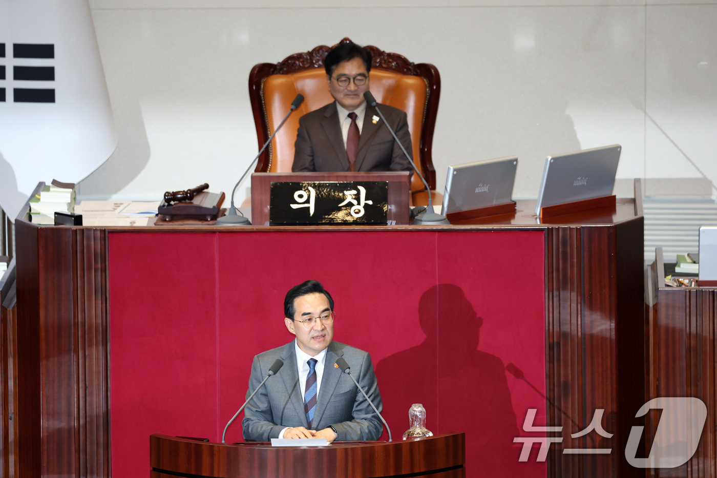 (서울=뉴스1) 이승배 기자 = 31일 서울 여의도 국회에서 열린 제433회국회(임시회) 제3차 본회의에서 박홍근 기획예산처 장관이 신임 국무위원 인사말을 하고 있다. 2026.3 …