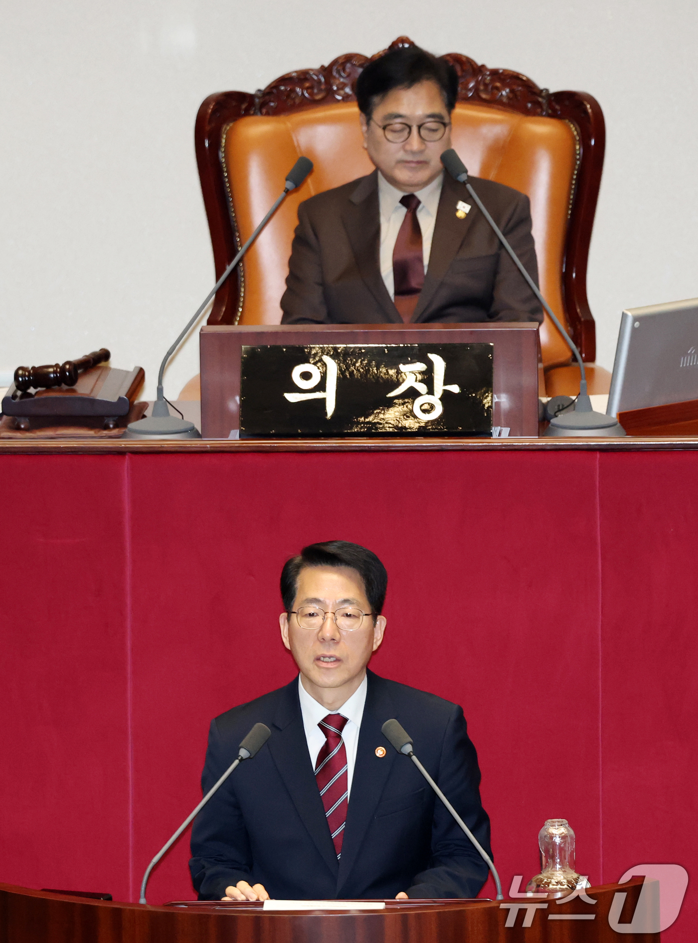 (서울=뉴스1) 이승배 기자 = 31일 서울 여의도 국회에서 열린 제433회국회(임시회) 제3차 본회의에서 황종우 해양수산부 장관이 신임 국무위원 인사말을 하고 있다. 2026.3 …