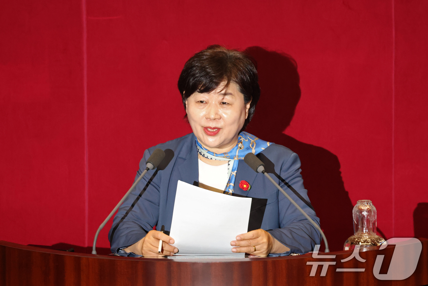 (서울=뉴스1) 이승배 기자 = 신임 법제사법위원장으로 선출된 서영교 더불어민주당 의원이 31일 서울 여의도 국회에서 열린 제433회국회(임시회) 제3차 본회의에서 인사말을 하고 …