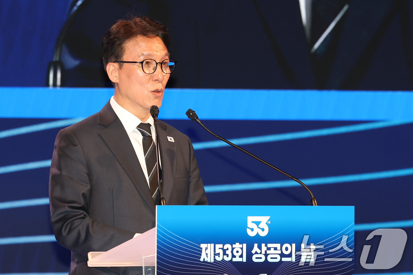 (서울=뉴스1) 이광호 기자 = 김민석 국무총리가 31일 오후 서울 중구 대한상공회의소에서 열린 제53회 상공의 날 기념식에서 축사하고 있다. 2026.3.31/뉴스1