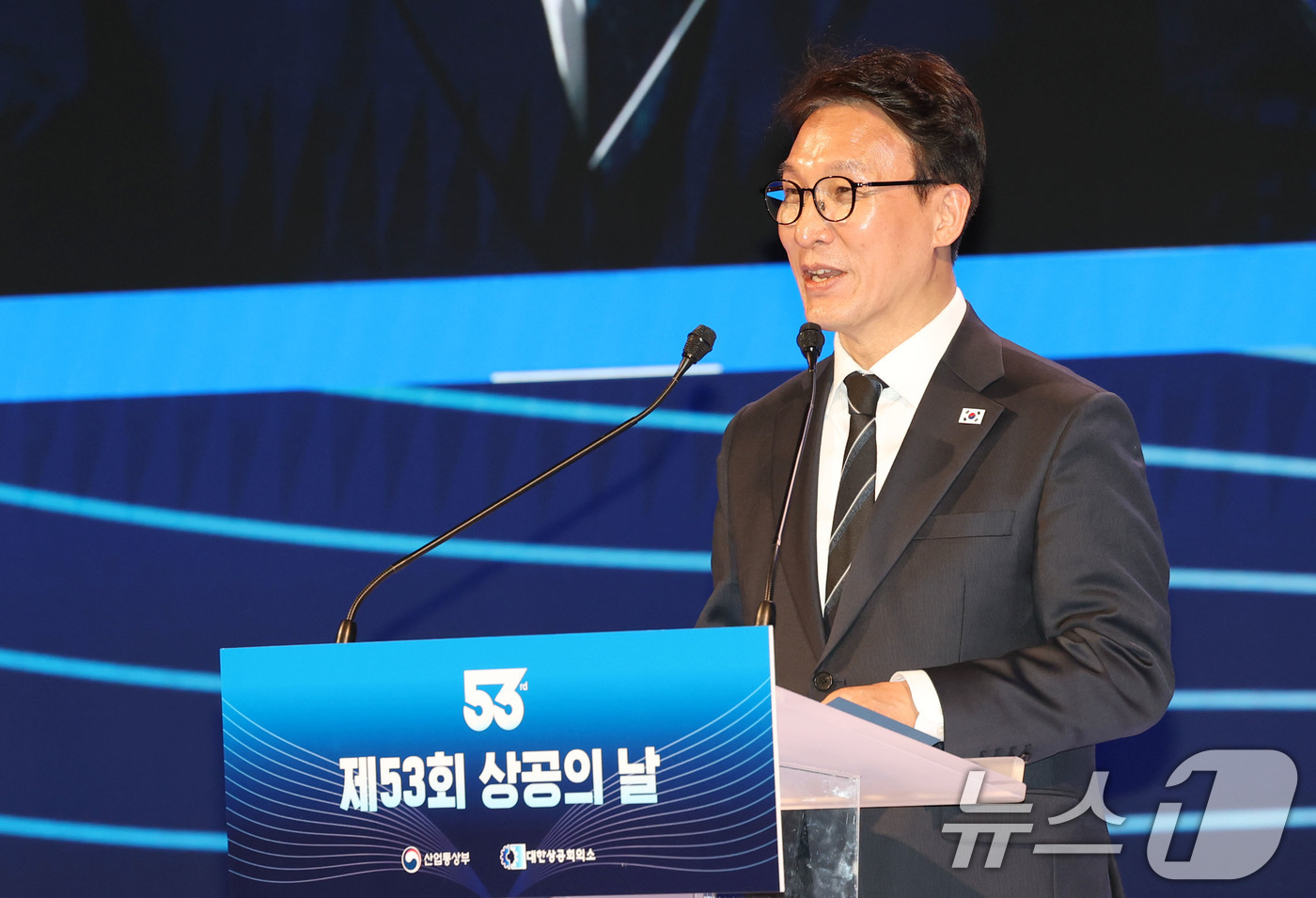 (서울=뉴스1) 이광호 기자 = 김민석 국무총리가 31일 오후 서울 중구 대한상공회의소에서 열린 제53회 상공의 날 기념식에서 축사하고 있다. 2026.3.31/뉴스1