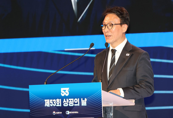 金총리 "비상경제 상황, 결국 이겨낼 것…李대통령 정점으로 다시 우뚝"