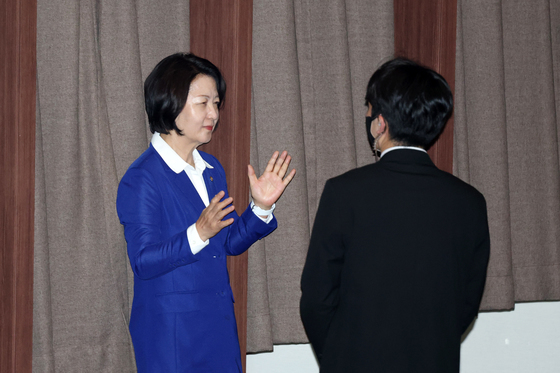 법사위원장 보궐선거 투표 마친 추미애 의원