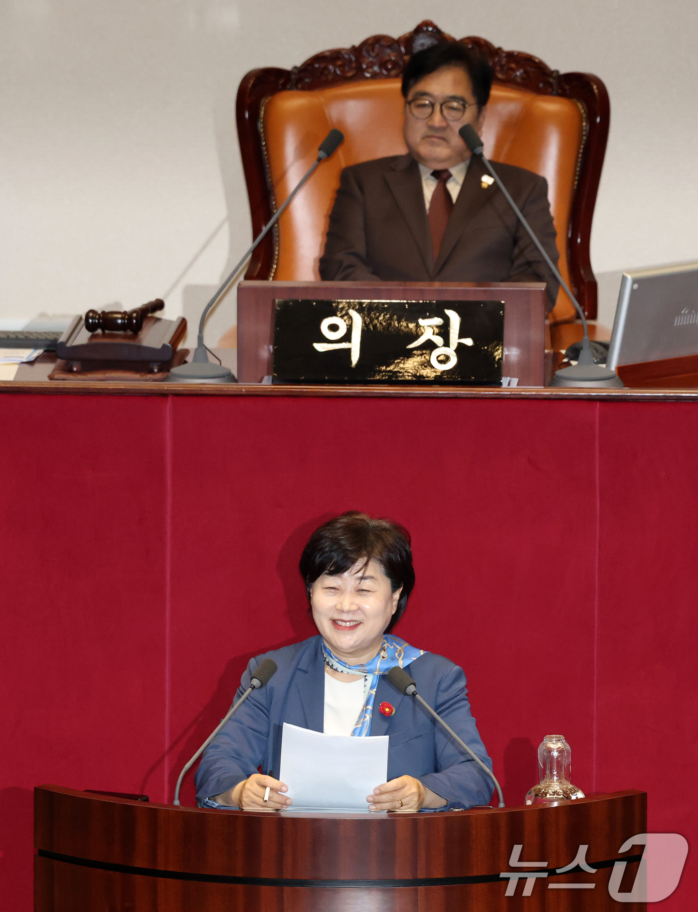 (서울=뉴스1) 이승배 기자 = 신임 법제사법위원장으로 선출된 서영교 더불어민주당 의원이 31일 서울 여의도 국회에서 열린 제433회국회(임시회) 제3차 본회의에서 인사말을 하고 …