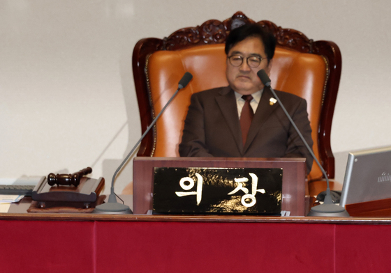 미소 짓는 서영교 신임 법사위원장