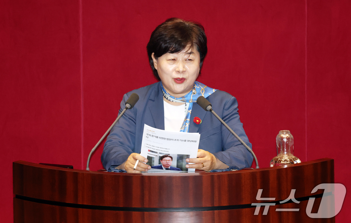 (서울=뉴스1) 이승배 기자 = 신임 법제사법위원장으로 선출된 서영교 더불어민주당 의원이 31일 서울 여의도 국회에서 열린 제433회국회(임시회) 제3차 본회의에서 인사말을 하고 …