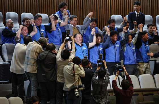 공무원도 쉬는 노동절 법정공휴일 지정 법안 통과