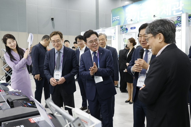 '세일즈맨' 변신한 진교훈 강서구청장…"엑스포서 기업 해외진출 견인"