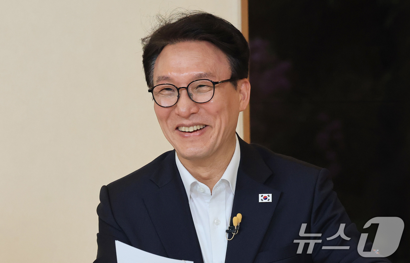 (서울=뉴스1) 임세영 기자 = 김민석 국무총리가 31일 서울 종로구 삼청동 총리공관에서 열린 제1회 K-온라인 국정문잡 : K-컬처에서 환하게 웃고 있다. 2026.3.31/뉴스 …