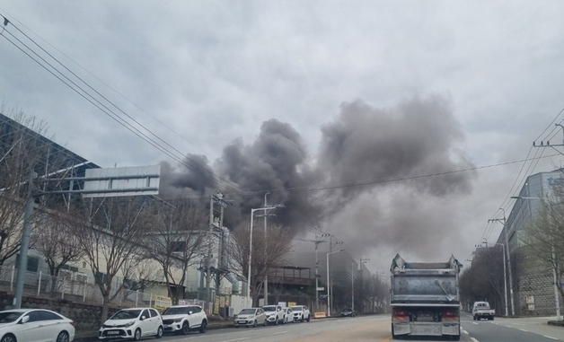 구미 산동읍 공장서 용접 중 화재…작업자 50대 화상