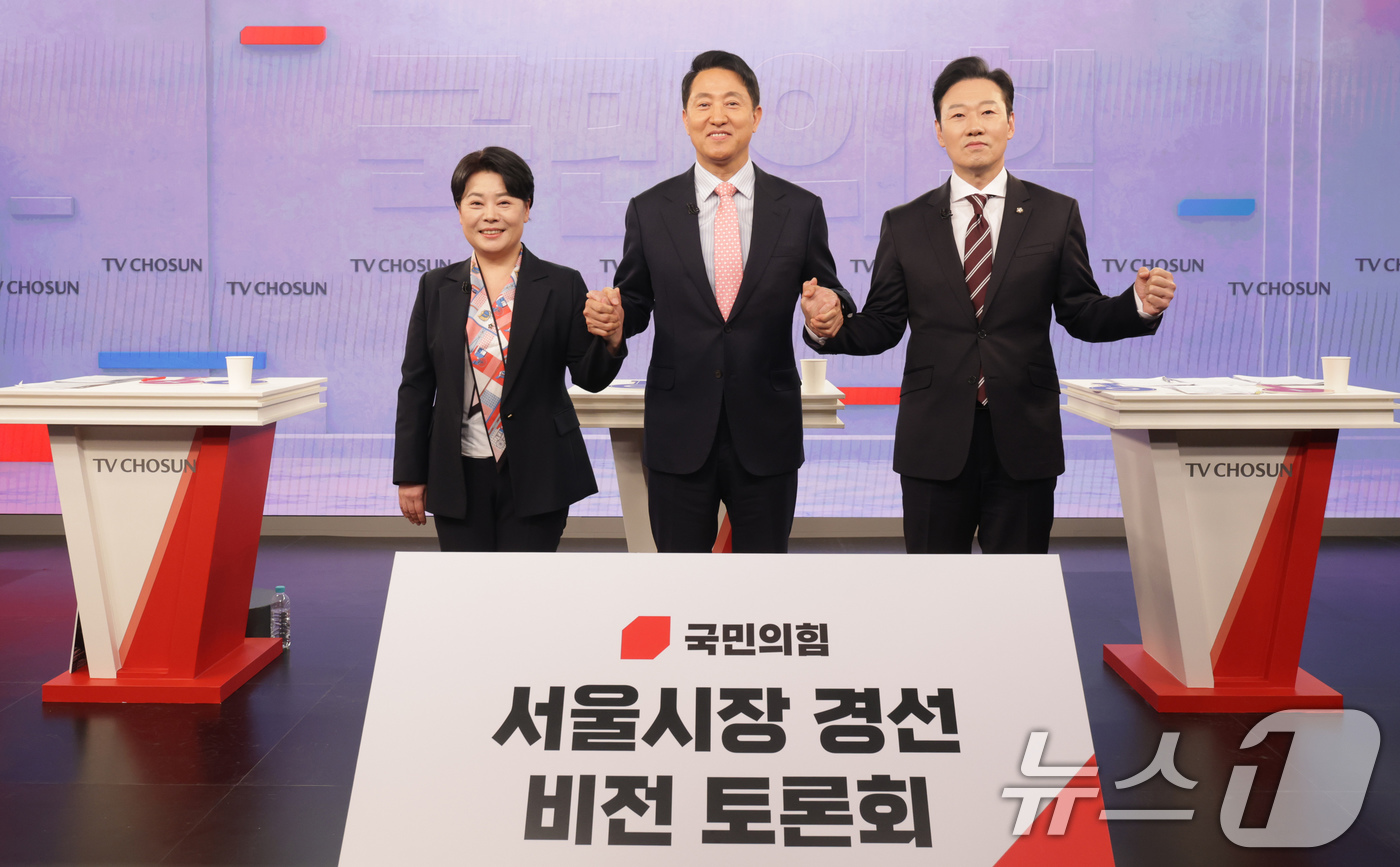 (서울=뉴스1) 국회사진기자단 = 국민의힘 서울시장 예비후보들이 31일 서울 중구 TV조선 스튜디오에서 열린 국민의힘 6·3 지방선거 서울특별시장 후보자를 가리기 위한 비전 토론회 …