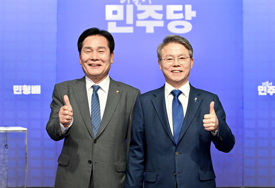 승리다짐하는 민형배·주철현 후보