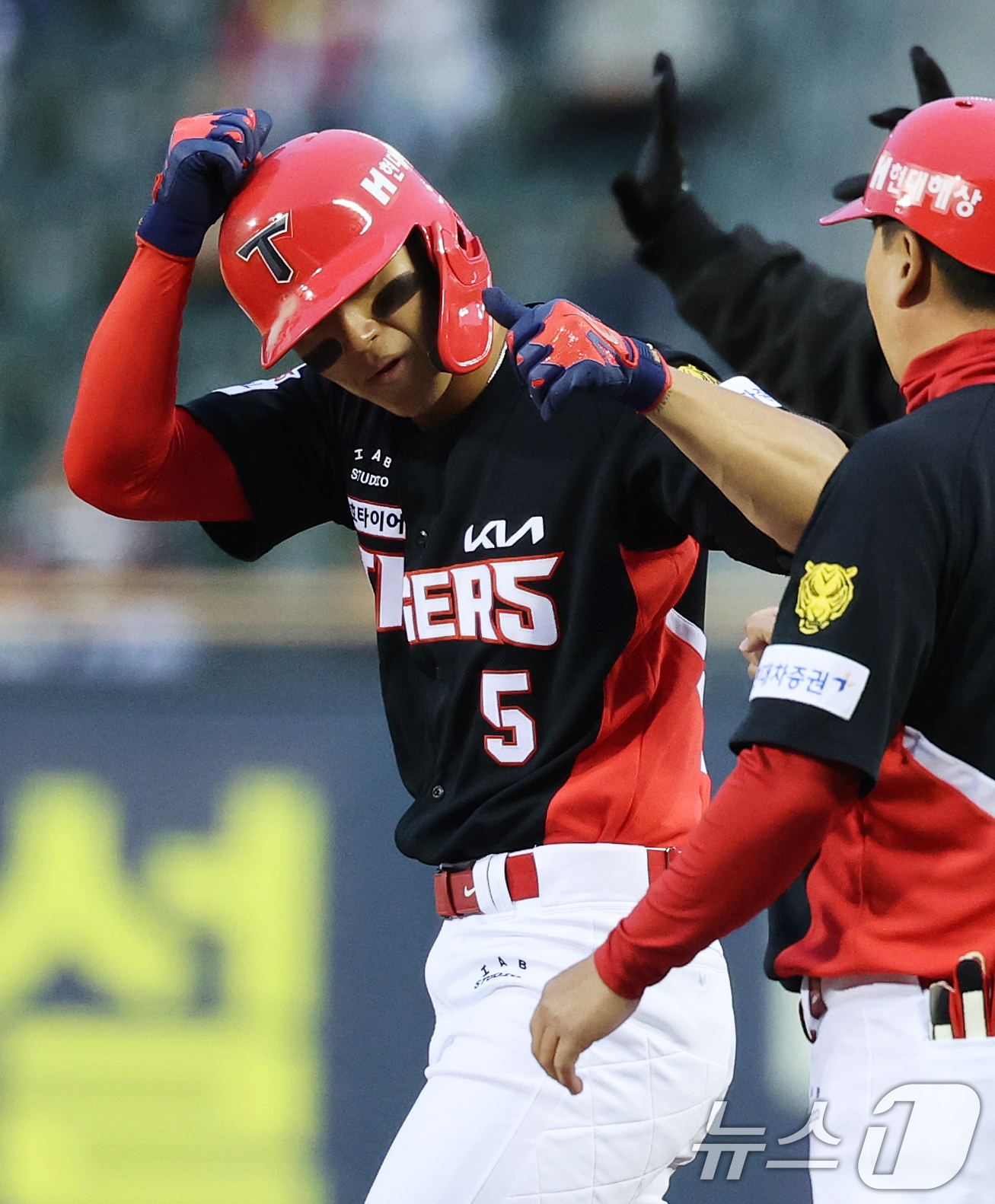 (서울=뉴스1) 오대일 기자 = 31일 서울 송파구 잠실야구장에서 열린 '2026 신한 SOL KBO리그' 열린 KIA 타이거즈와 LG트윈스의 경기, 1회초 KIA 공격 1사 2루 …