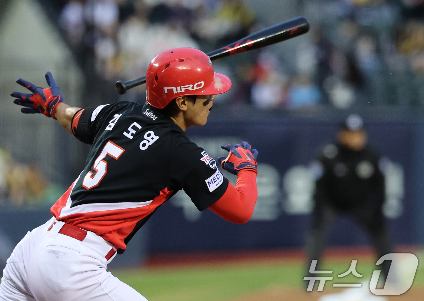 (서울=뉴스1) 오대일 기자 = 31일 서울 송파구 잠실야구장에서 열린 '2026 신한 SOL KBO리그' 열린 KIA 타이거즈와 LG트윈스의 경기, 1회초 KIA 공격 1사 2루 …