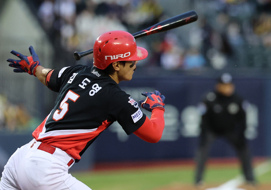 KIA 김도영, 시즌 1호 2점홈런 폭발…LG 톨허스트 두들겨