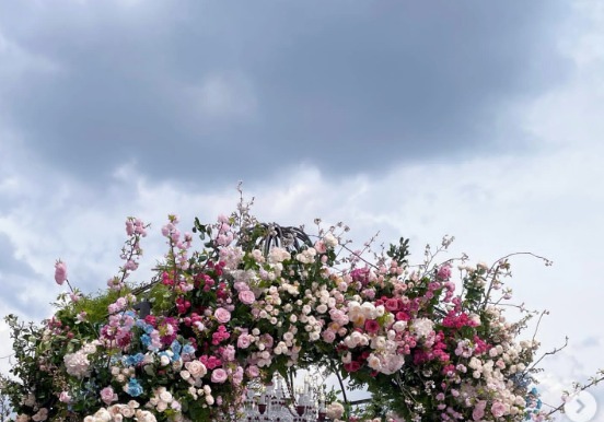 손예진, 현빈과 결혼 4주년 자축 "영원한…사랑과 우정 사이 어디쯤"
