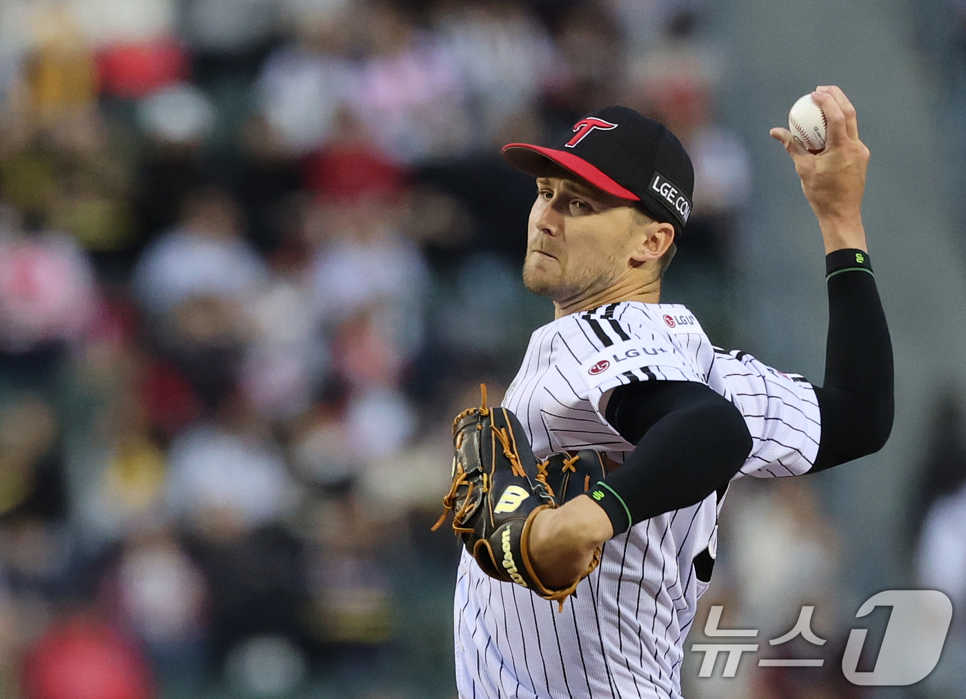 (서울=뉴스1) 오대일 기자 = 31일 서울 송파구 잠실야구장에서 열린 '2026 신한 SOL KBO리그' 열린 KIA 타이거즈와 LG트윈스의 경기, 1회초 LG 선발투수 톨허스트 …
