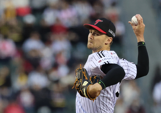 치리노스 6실점에 톨허스트 7실점…LG, 원투펀치, 첫 경기 연거푸 부진