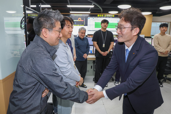 박윤영 KT 대표, 취임 행사 대신 현장 점검
