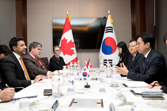 배경훈 장관, 캐나다 통상장관과 과학기술 협력 논의