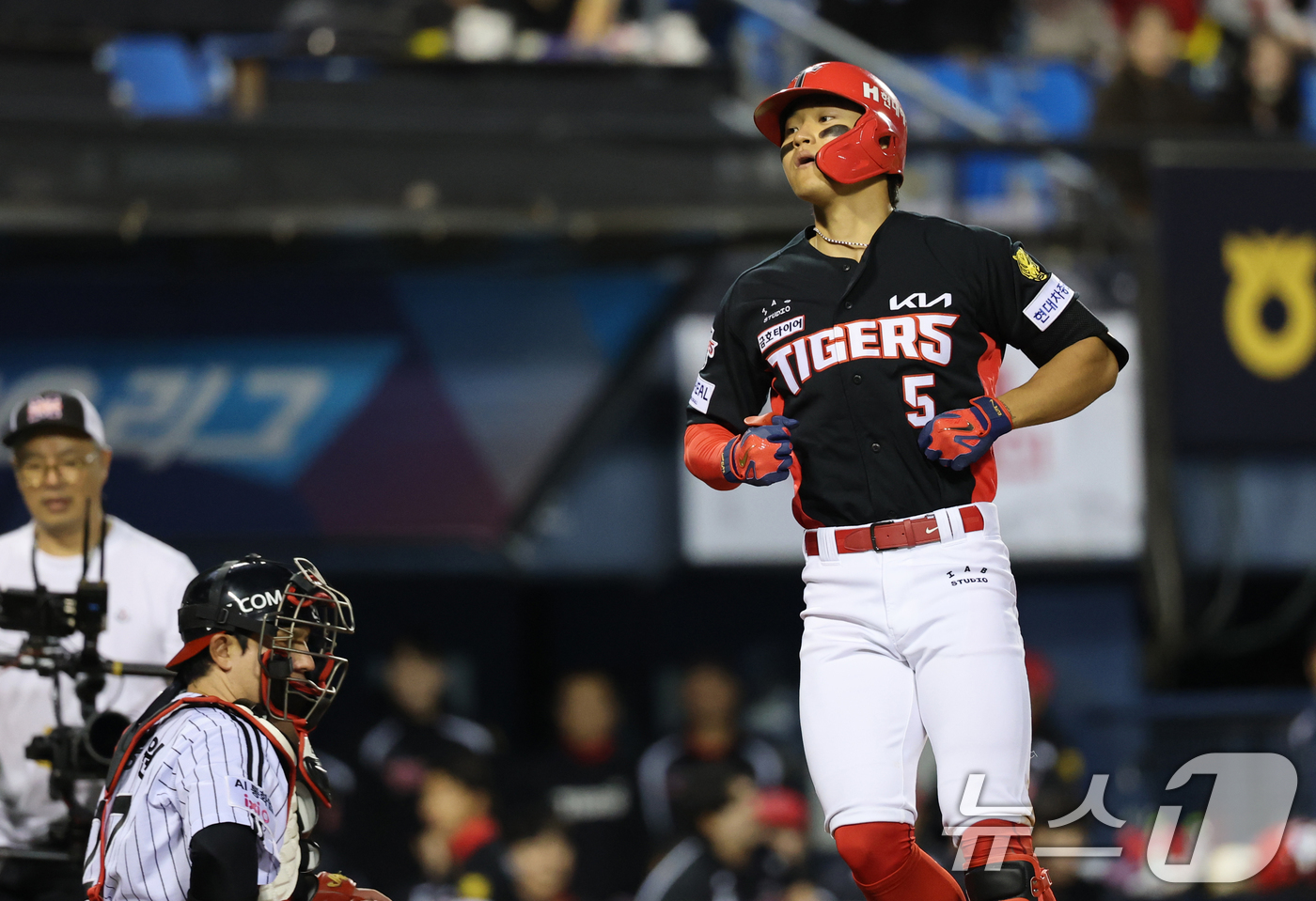 (서울=뉴스1) 오대일 기자 = 31일 서울 송파구 잠실야구장에서 열린 '2026 신한 SOL KBO리그' 열린 KIA 타이거즈와 LG트윈스의 경기, 2회초 KIA 공격 2사 2루 …