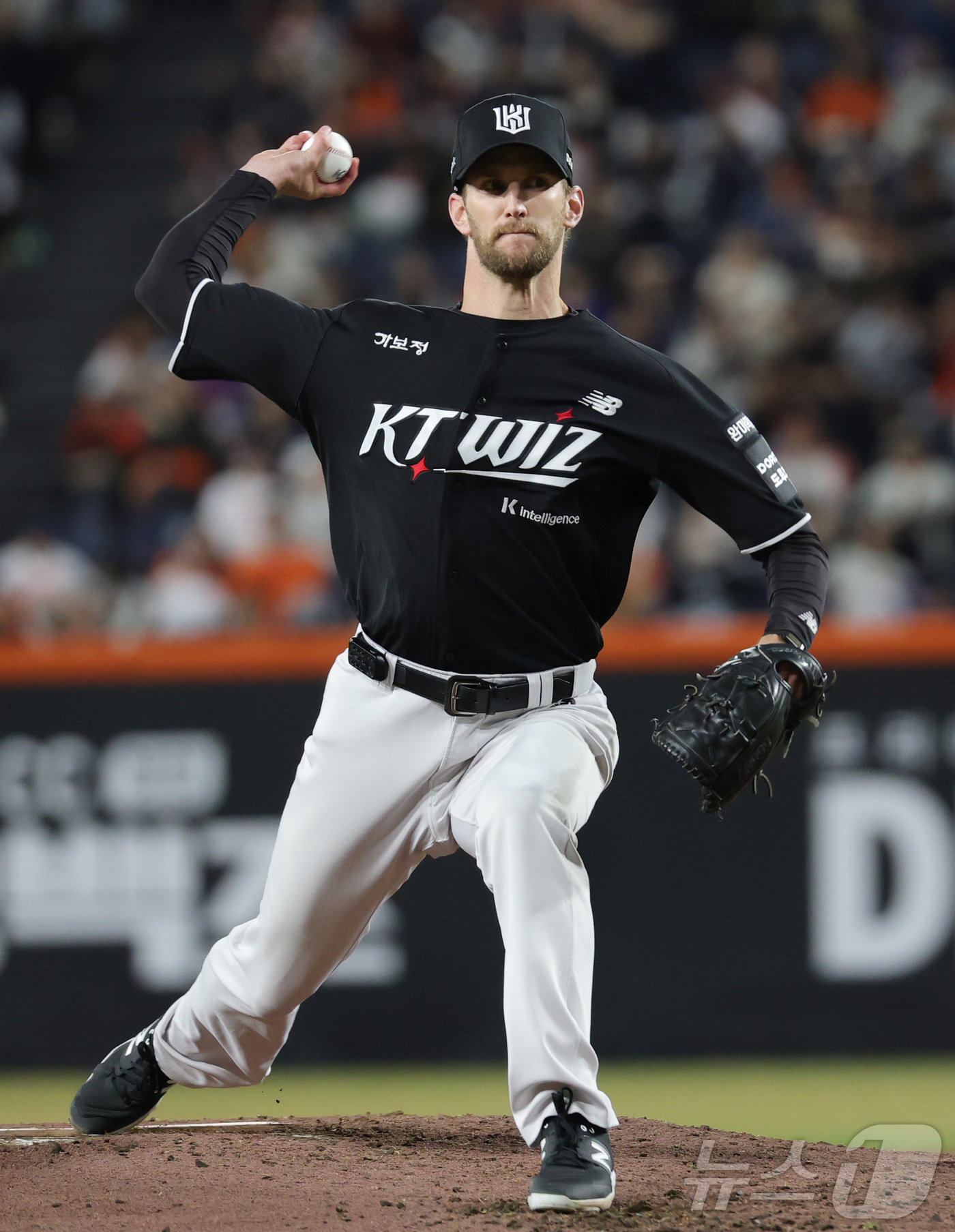 (대전=뉴스1) 김기남 기자 = 31일 대전 한화생명볼파크에서 열린 2026 신한 SOL KBO리그 KT 위즈와 한화 이글스의 경기에서 KT 보쉴리가 선발 투구하고 있다. 2026 …