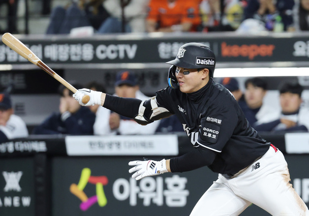 '최원준 5타점' KT, 연이틀 한화 제압…개막 4연승 질주