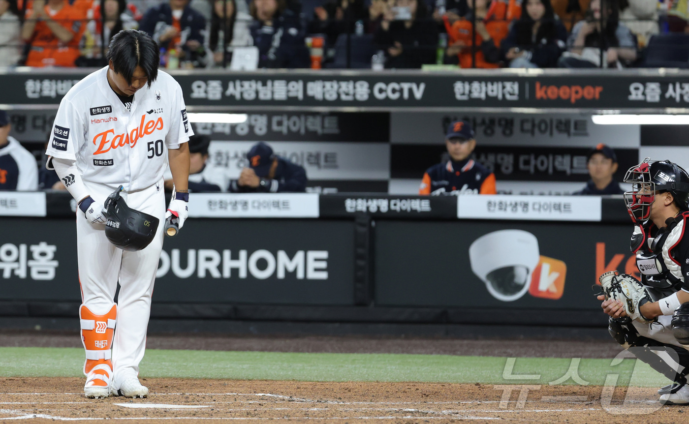 (대전=뉴스1) 김기남 기자 = 31일 대전 한화생명볼파크에서 열린 2026 신한 SOL KBO리그 KT 위즈와 한화 이글스의 경기에서 친정팀과의 경기 첫 타석에 나선 한화 강백호 …