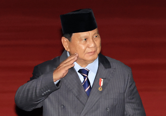 李대통령, 인니 대통령과 정상회담…'삼발 옥돔·국궁 선물'로 우호 강조