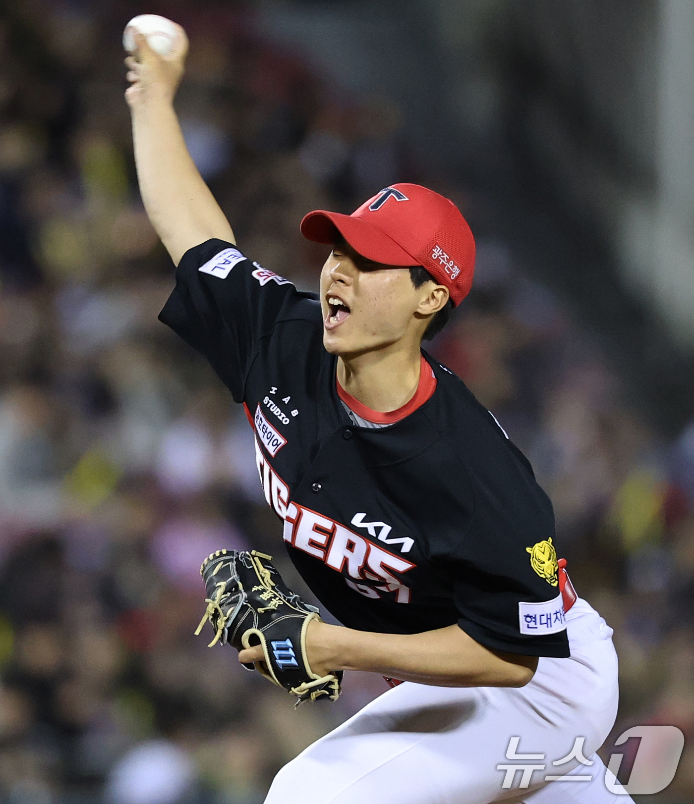 (서울=뉴스1) 오대일 기자 = 31일 서울 송파구 잠실야구장에서 열린 '2026 신한 SOL KBO리그' 열린 KIA 타이거즈와 LG트윈스의 경기, 7회말 구원 등판한 KIA 홍 …