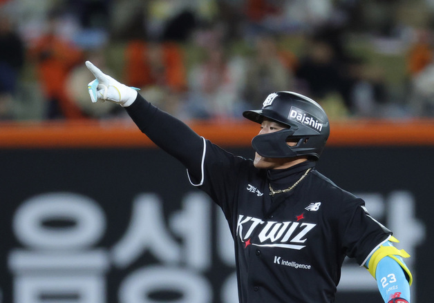 프로야구 KT, '강백호 더비'서 한화 9-4 제압…개막 3연승 질주