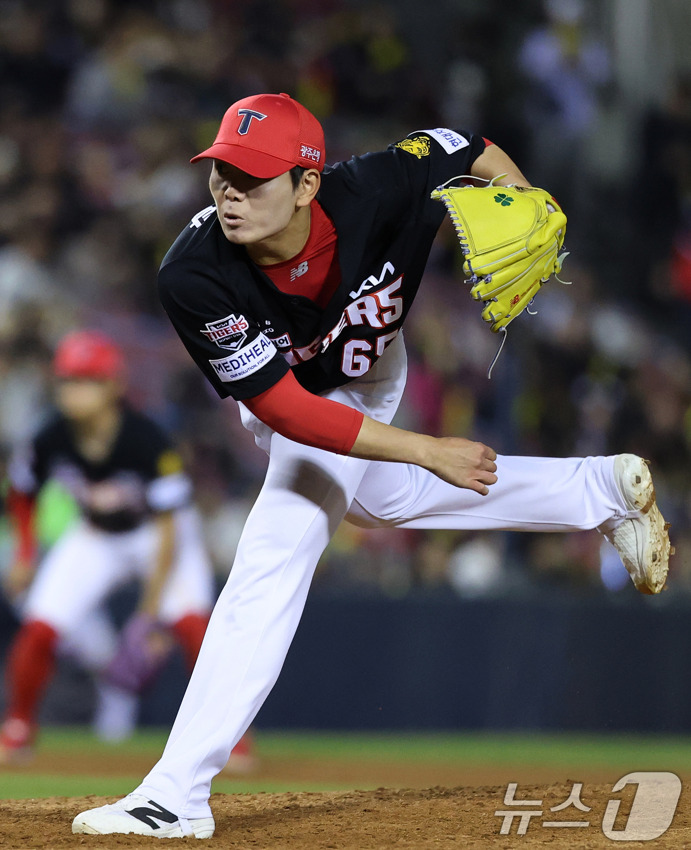 (서울=뉴스1) 오대일 기자 = 31일 서울 송파구 잠실야구장에서 열린 '2026 신한 SOL KBO리그' 열린 KIA 타이거즈와 LG트윈스의 경기, 9회말 마무리 등판한 KIA …