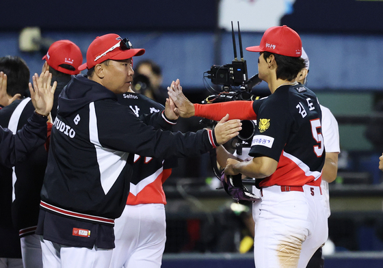 김도영 격려하는 이범호 감독