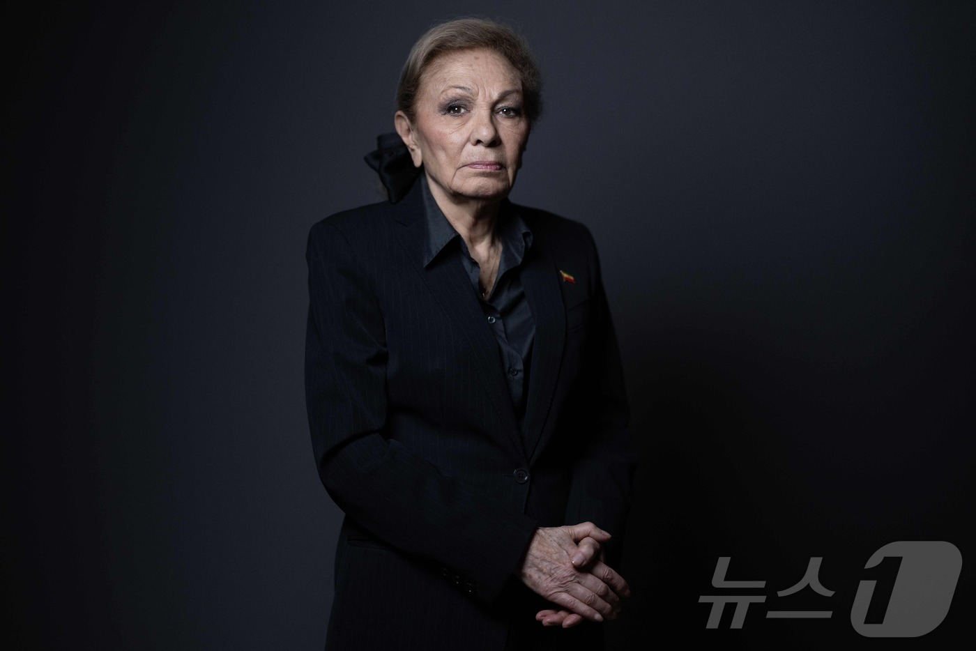 (파리 AFP=뉴스1) 이창규 기자 = 이란 팔라비 왕조의 마지막 왕비였던 파라 팔라비가 2026년 1월 20일 자택에서 사진 촬영을 하고 있다. 2026.1.20./뉴스1ⓒ AF …