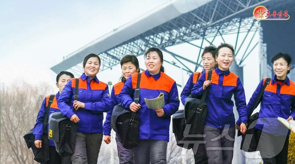 (평양 노동신문=뉴스1) = 북한 노동당 기관지 노동신문은 4일 대동강구역 체신소(우체국) 우편통신원들이 "당이 맡겨준 혁명 초소를 성실히 지켜가고 있다"고 선전했다.[국내에서만 …