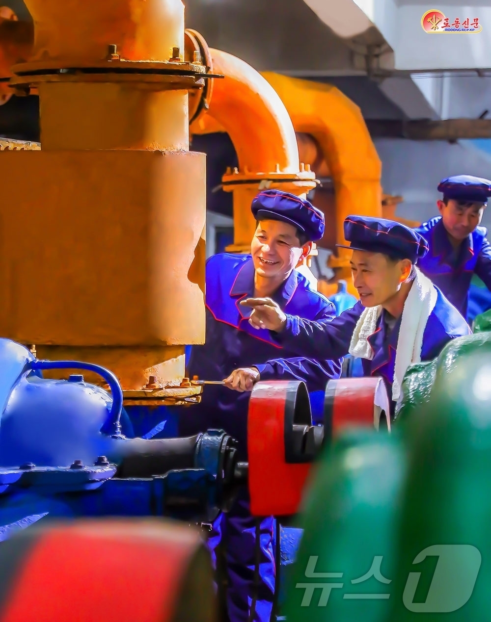 (평양 노동신문=뉴스1) = 북한 노동당 기관지 노동신문은 4일 신의주시 상수도사업소에서 "인민들에게 생활용수를 원만히 보장해주기 위해 노력하고 있다"고 선전했다.[국내에서만 사용 …