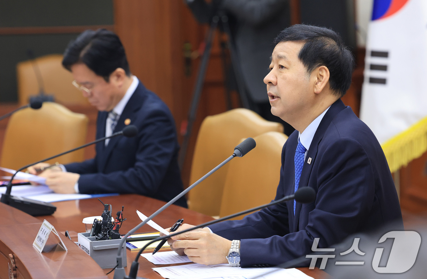 (서울=뉴스1) 임세영 기자 = 구윤철 부총리 겸 재정경제부 장관이 4일 서울 종로구 정부서울청사에서 열린 개정 노동조합법 시행 관련 관계장관회의에서 모두발언을 하고 있다. 202 …