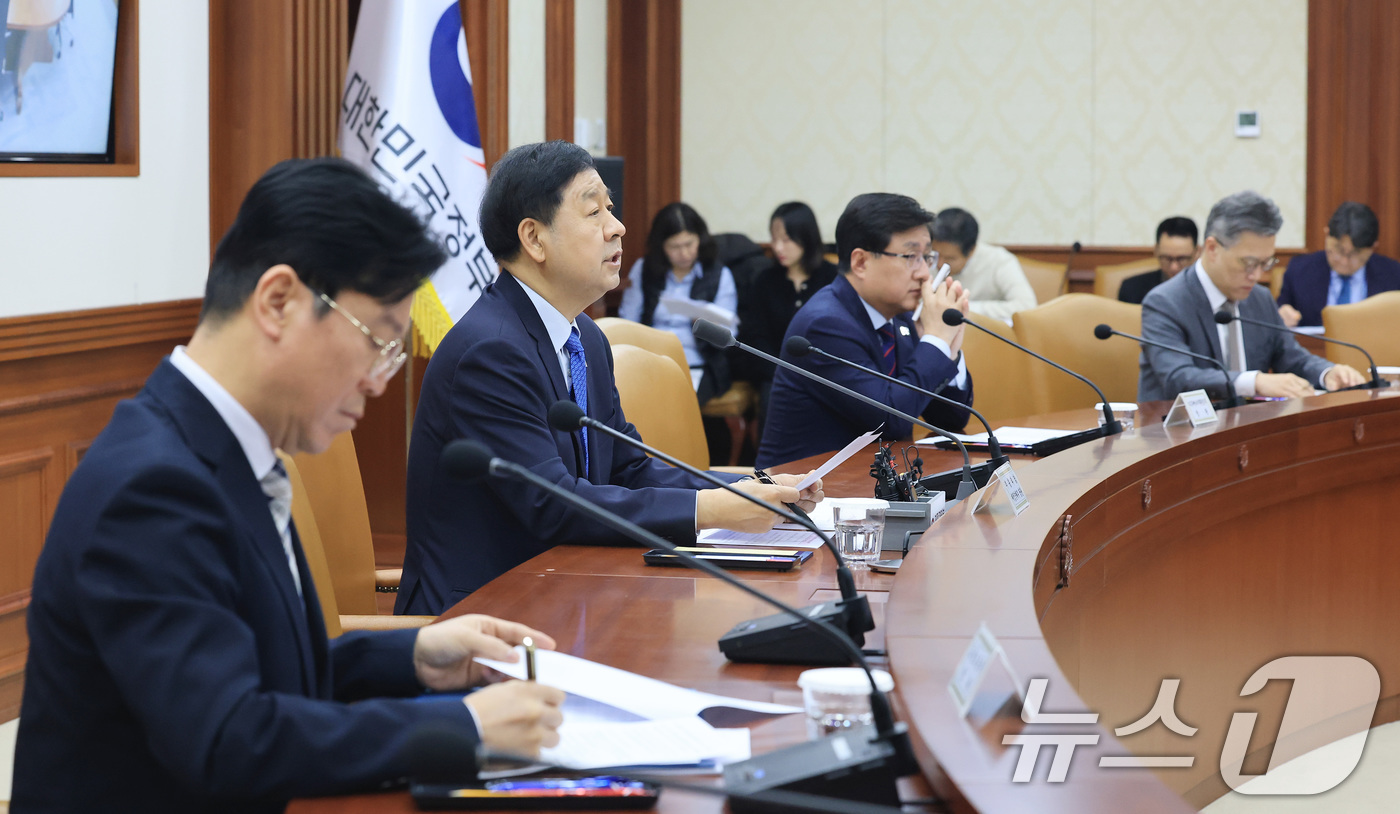 (서울=뉴스1) 임세영 기자 = 구윤철 부총리 겸 재정경제부 장관이 4일 서울 종로구 정부서울청사에서 열린 개정 노동조합법 시행 관련 관계장관회의에서 모두발언을 하고 있다. 202 …