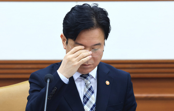 노동조합법 시행 관련 관계장관회의 참석한 김영훈 장관