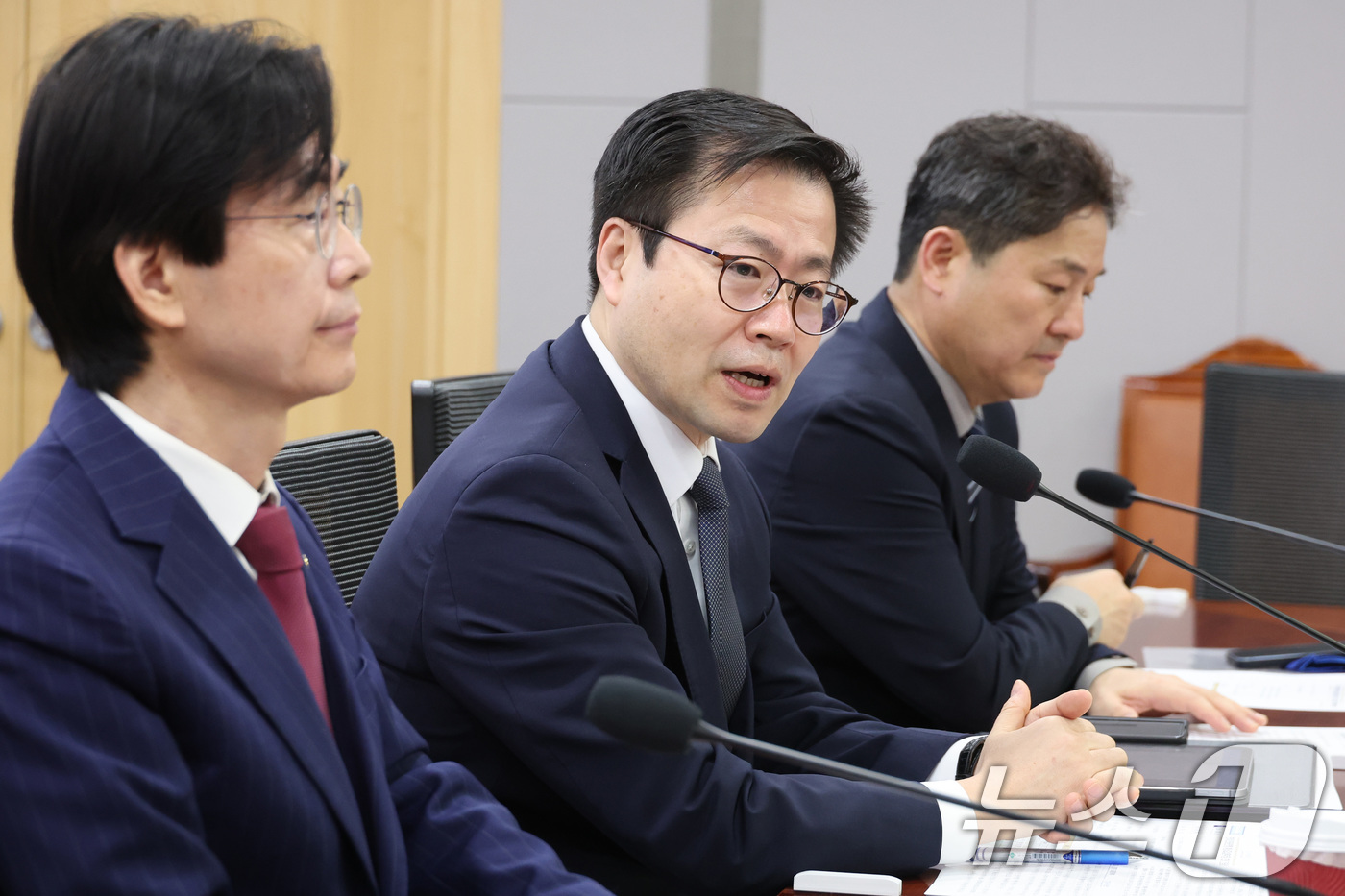 (서울=뉴스1) 신웅수 기자 = 여한구 산업통상부 통상교섭본부장이 4일 서울 여의도 국회 의원회관에서 한미의원연맹 주최로 열린 한미 관세 간담회에서 발언하고 있다. 2026.3.4 …