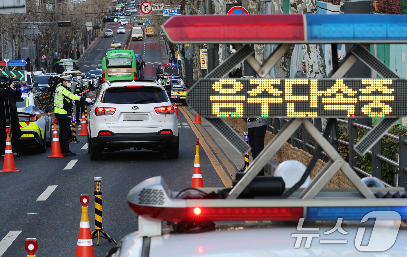 (서울=뉴스1) 오대일 기자 = 4일 오전 서울 양천구 양강초등학교 앞에서 개학 시즌을 맞아 스쿨존 음주운전 특별단속이 실시되고 있다.  2026.3.4/뉴스1