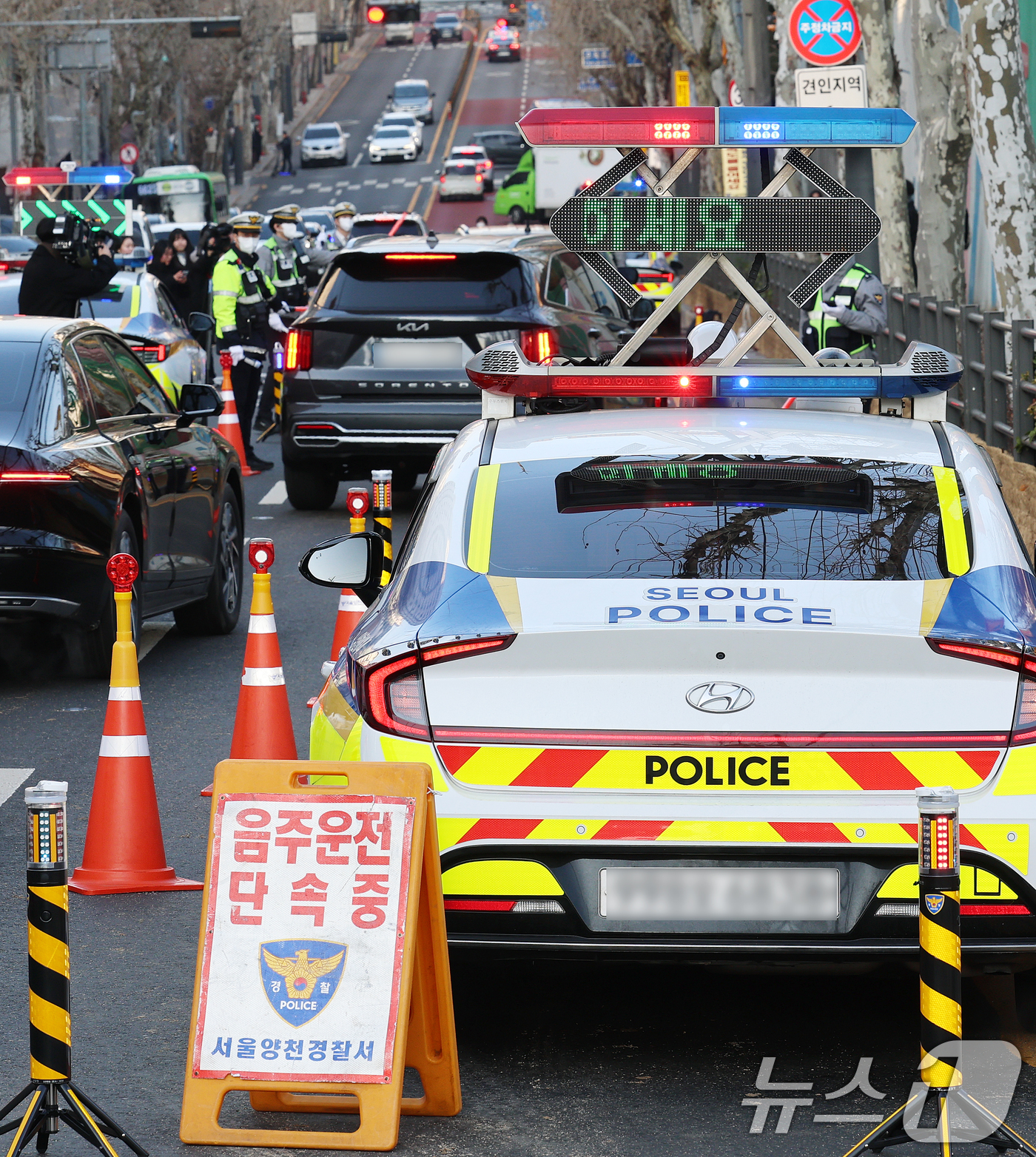 (서울=뉴스1) 오대일 기자 = 4일 오전 서울 양천구 양강초등학교 앞에서 개학 시즌을 맞아 스쿨존 음주운전 특별단속이 실시되고 있다.  2026.3.4/뉴스1
