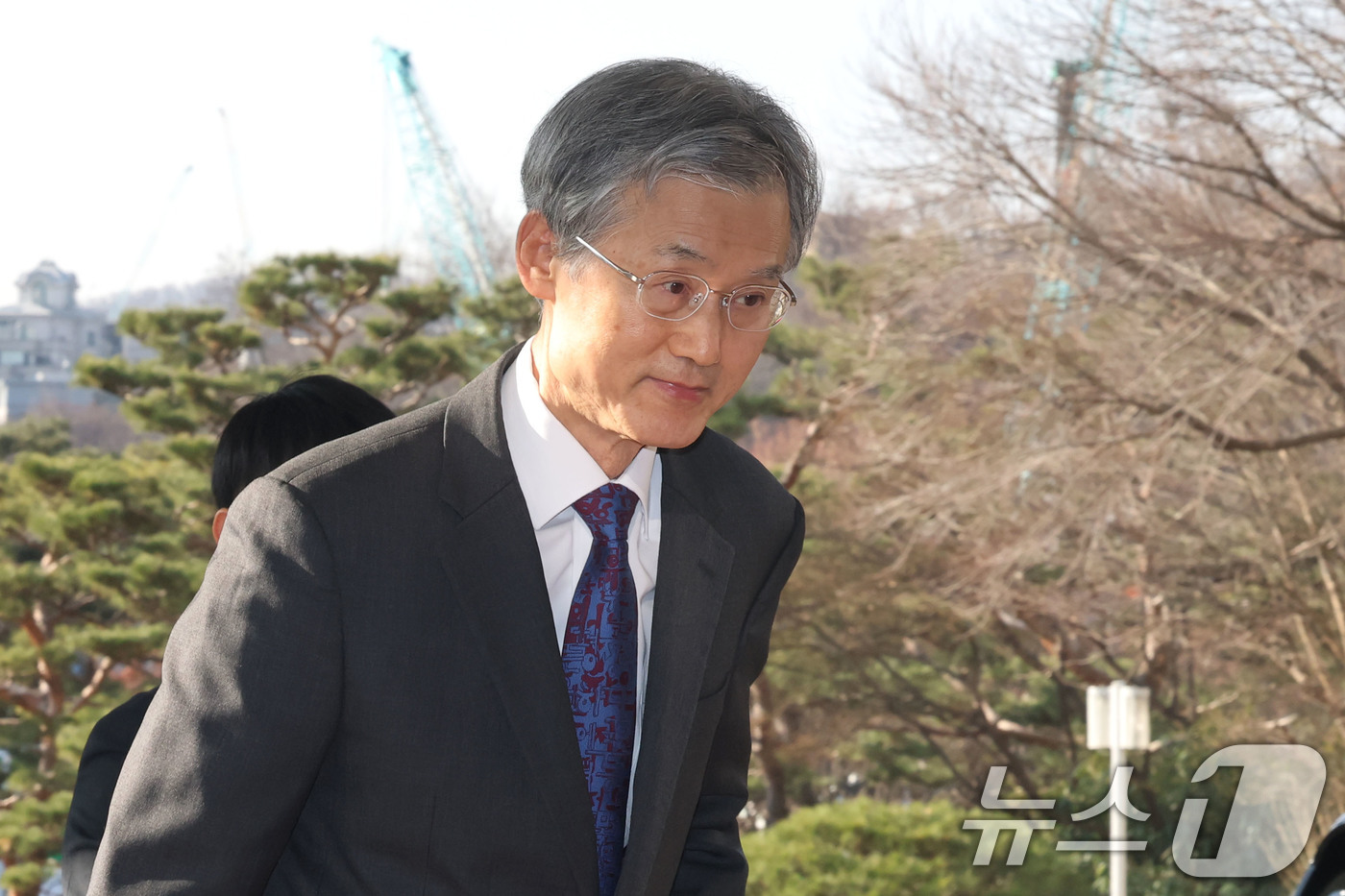 (서울=뉴스1) 이광호 기자 = 조희대 대법원장이 4일 오전 서울 서초구 대법원으로 출근하고 있다. 2026.3.4/뉴스1