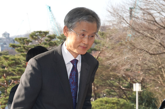 출근하는 조희대 대법원장