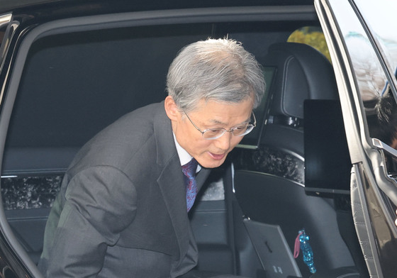 출근하는 조희대 대법원장