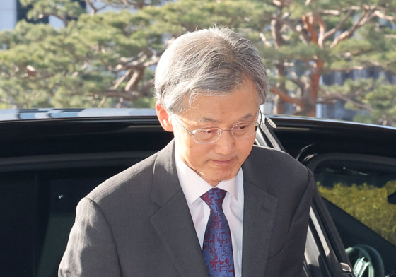 출근하는 조희대 대법원장