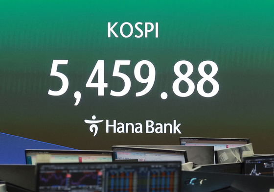 미국과 이란 전쟁으로 하락세 출발하는 코스피