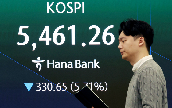 코스피·코스닥, 동반 '서킷브레이커'…거래 20분간 중단 (상보)