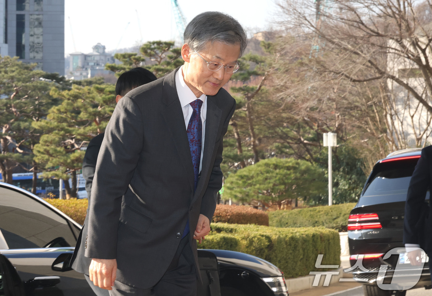 (서울=뉴스1) 이광호 기자 = 조희대 대법원장이 4일 오전 서울 서초구 대법원으로 출근하고 있다. 2026.3.4/뉴스1