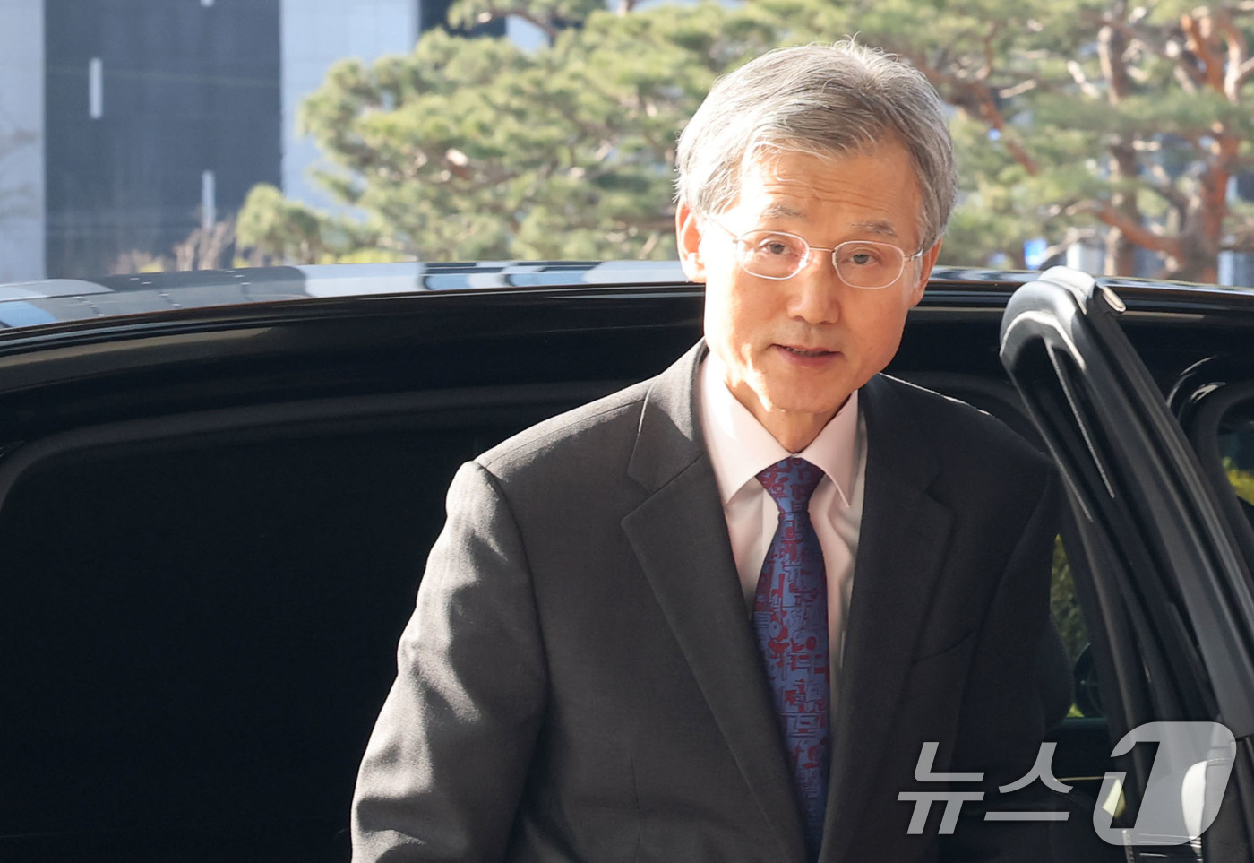 (서울=뉴스1) 이광호 기자 = 조희대 대법원장이 4일 오전 서울 서초구 대법원으로 출근하고 있다. 2026.3.4/뉴스1